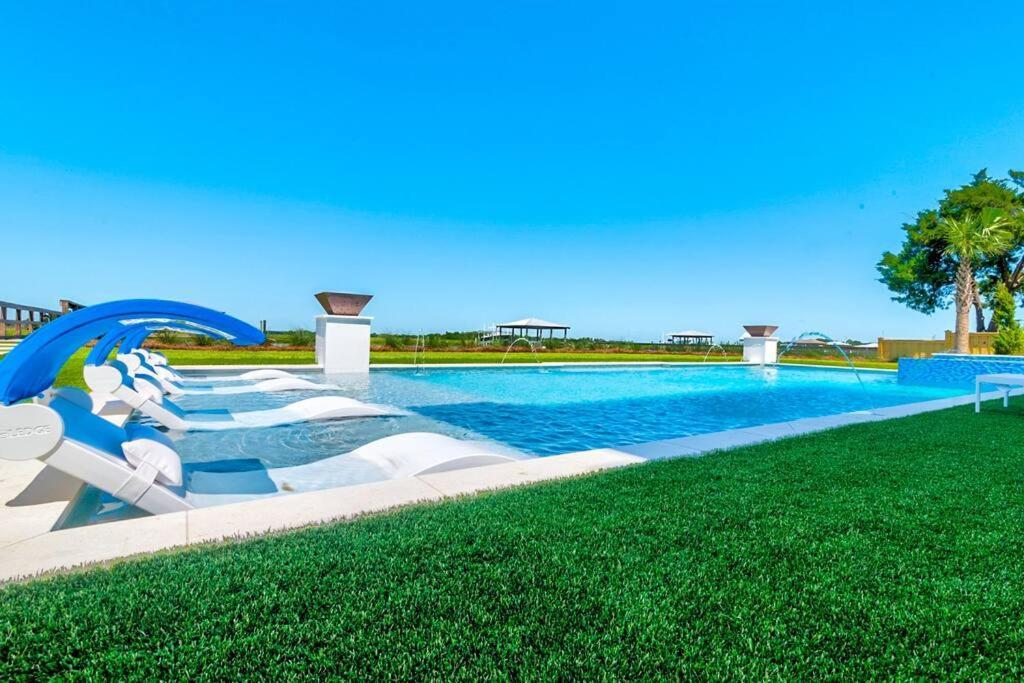 New Waterfront Home With Deep Water Dock Isle of Palms Eksteriør bilde