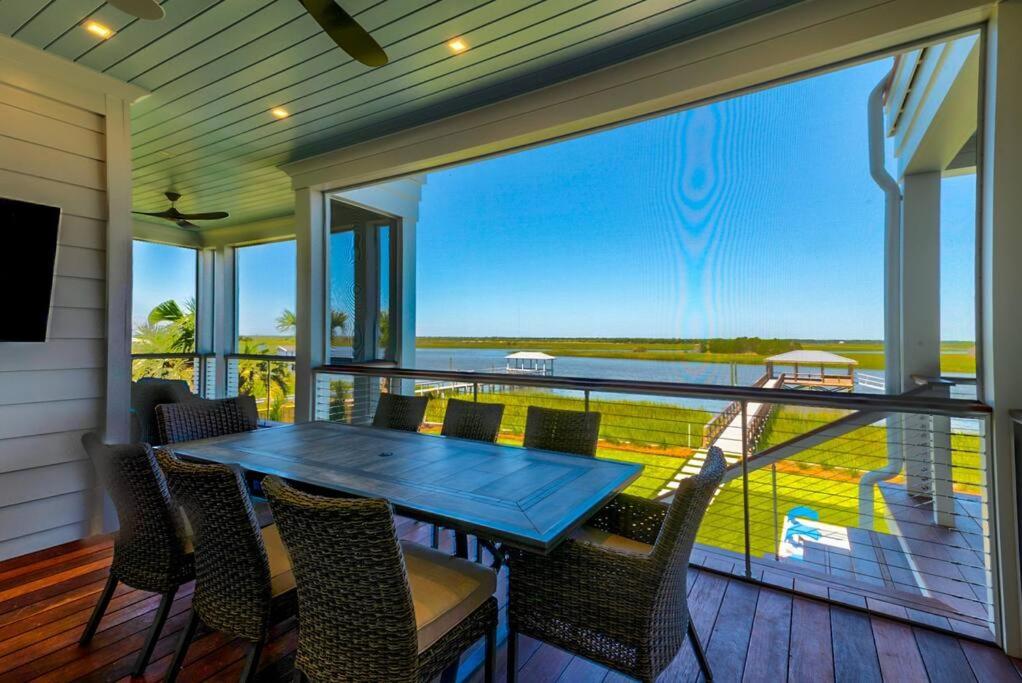 New Waterfront Home With Deep Water Dock Isle of Palms Eksteriør bilde