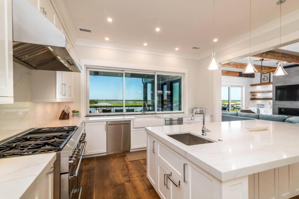 New Waterfront Home With Deep Water Dock Isle of Palms Eksteriør bilde