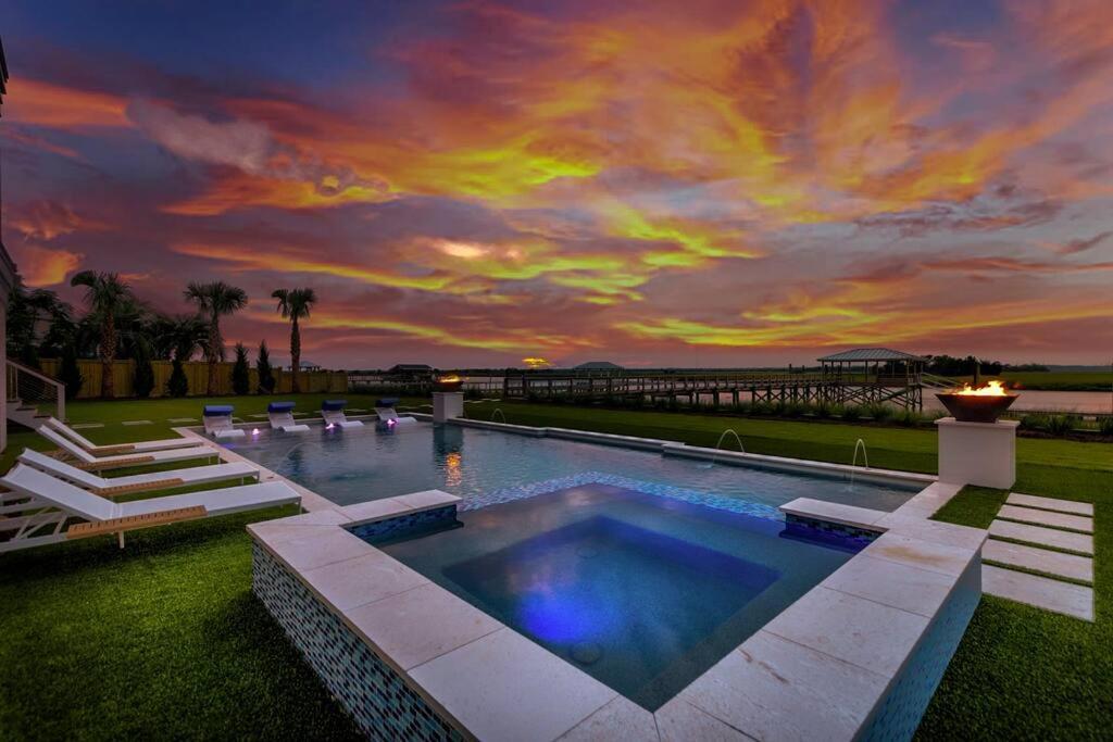 New Waterfront Home With Deep Water Dock Isle of Palms Eksteriør bilde