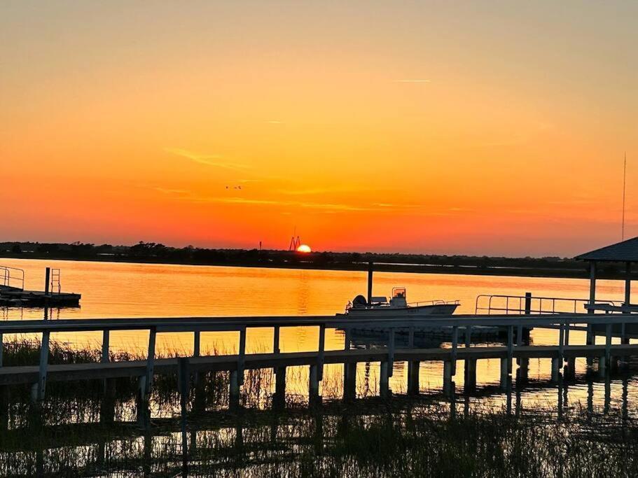 New Waterfront Home With Deep Water Dock Isle of Palms Eksteriør bilde