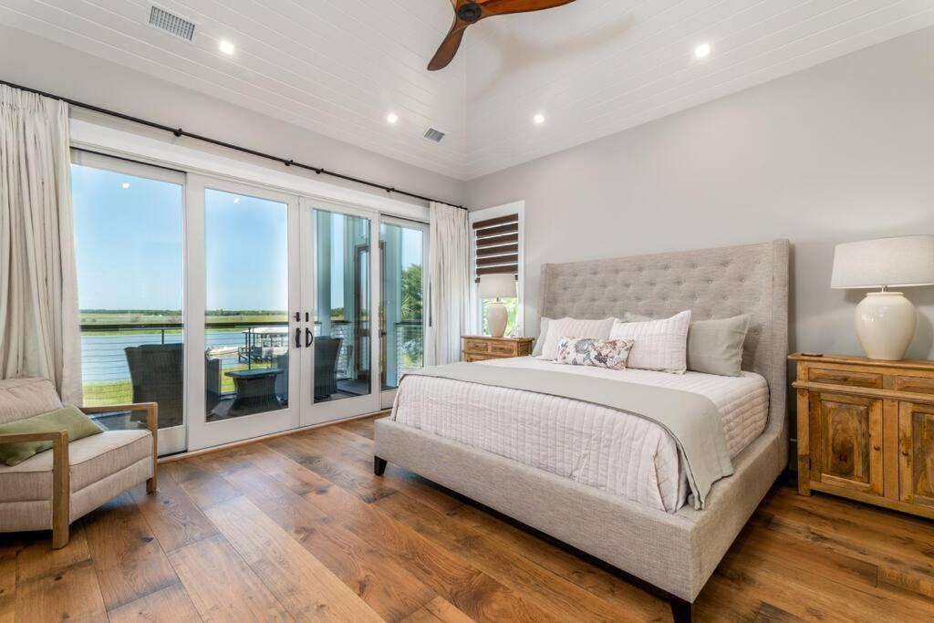 New Waterfront Home With Deep Water Dock Isle of Palms Eksteriør bilde