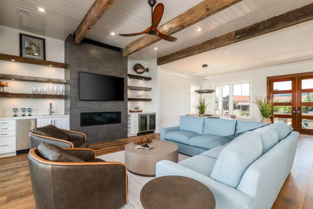 New Waterfront Home With Deep Water Dock Isle of Palms Eksteriør bilde