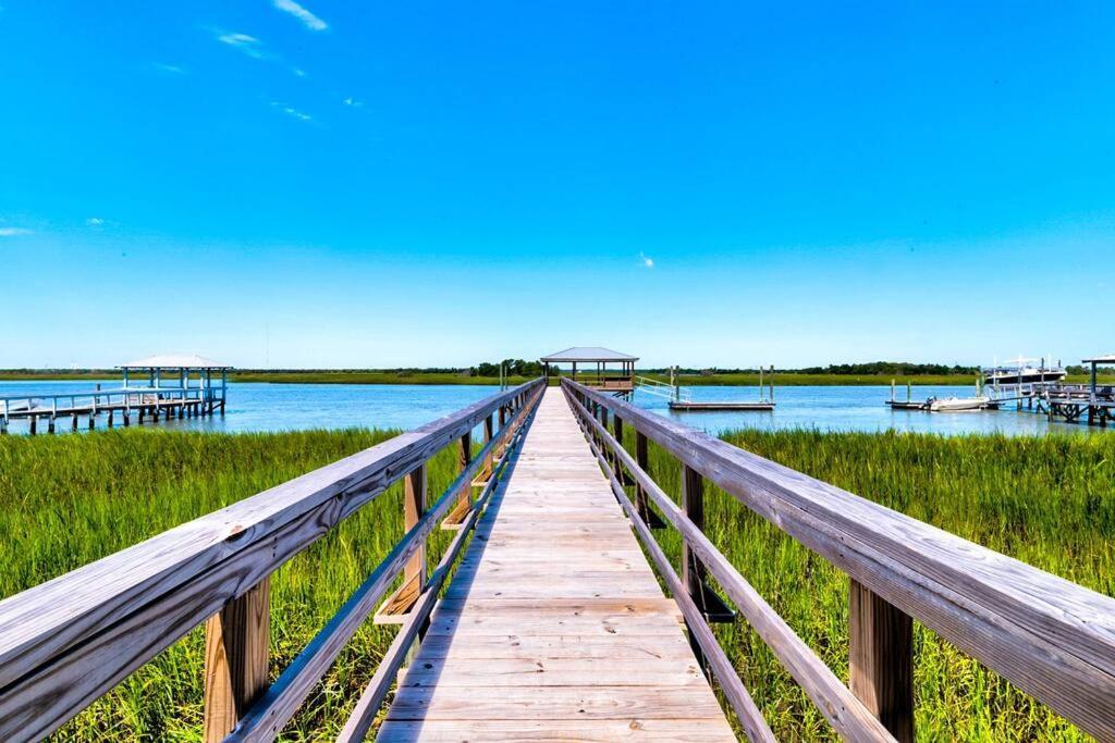 New Waterfront Home With Deep Water Dock Isle of Palms Eksteriør bilde