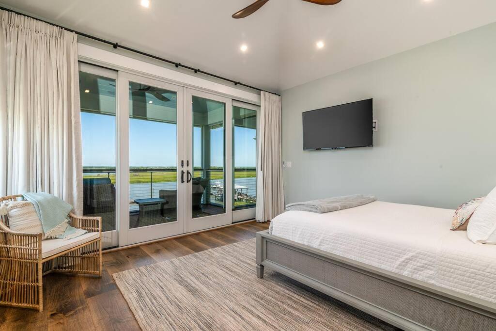 New Waterfront Home With Deep Water Dock Isle of Palms Eksteriør bilde